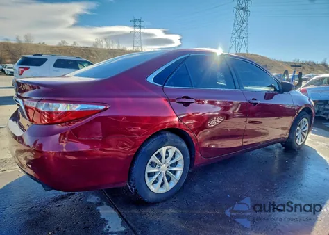2015 Toyota Camry Le z USA, uszkodzony, nr VIN 4T1BF1FK5FU910889
